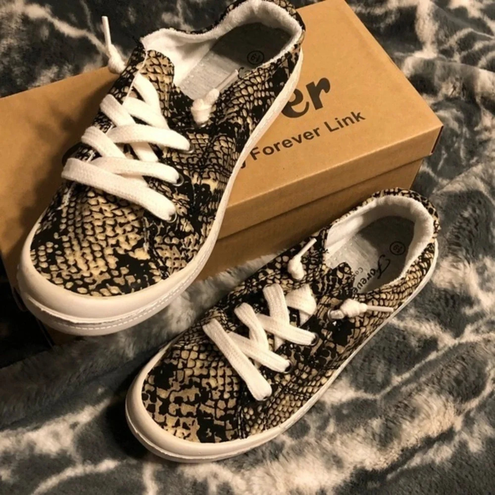 Canvas low top sneakers snake print